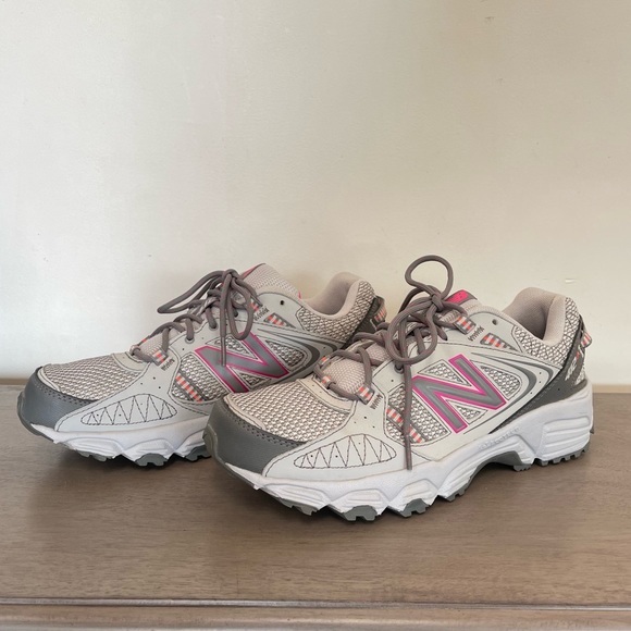 New Balance 42 Trail Running Shoes Size 